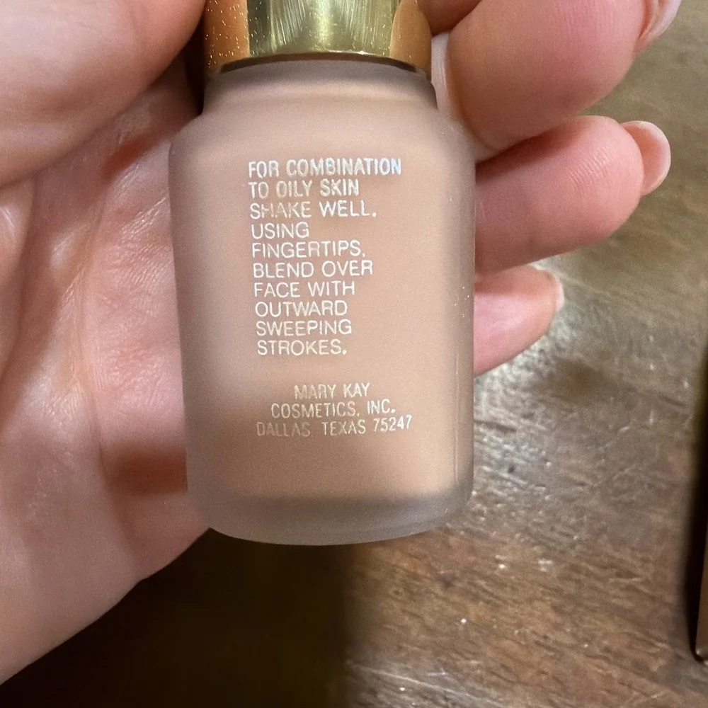 Vintage Mary Kay Day Radiance Foundation 0239 Suntan Beige Formula 2